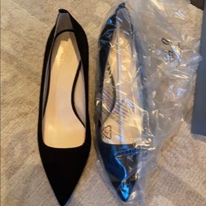 Everlane black heeled shoe.  Never been worn